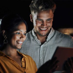 Weitere_0008_this-app-is-perfect-for-what-we-need-shot-of-two-businesspeople-using-a-digital-tablet-together-outside-an-